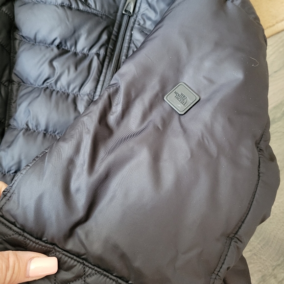 The Northface Black Goose Down Puffer Belted Winter Jacket - Picture 7 of 12